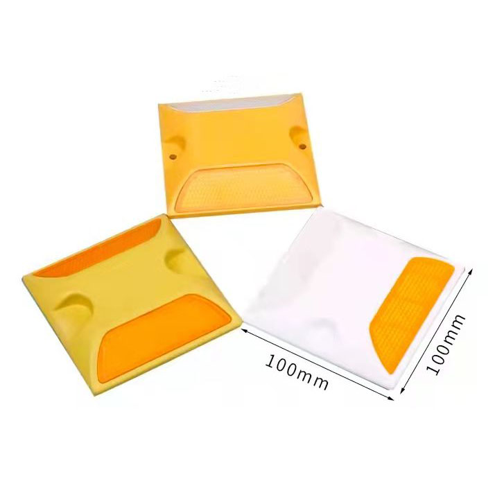 Plastic Road Stud Cat's Eye